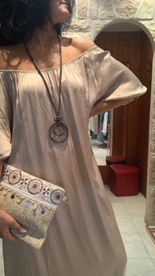 Robe longue col Bardot beige doré