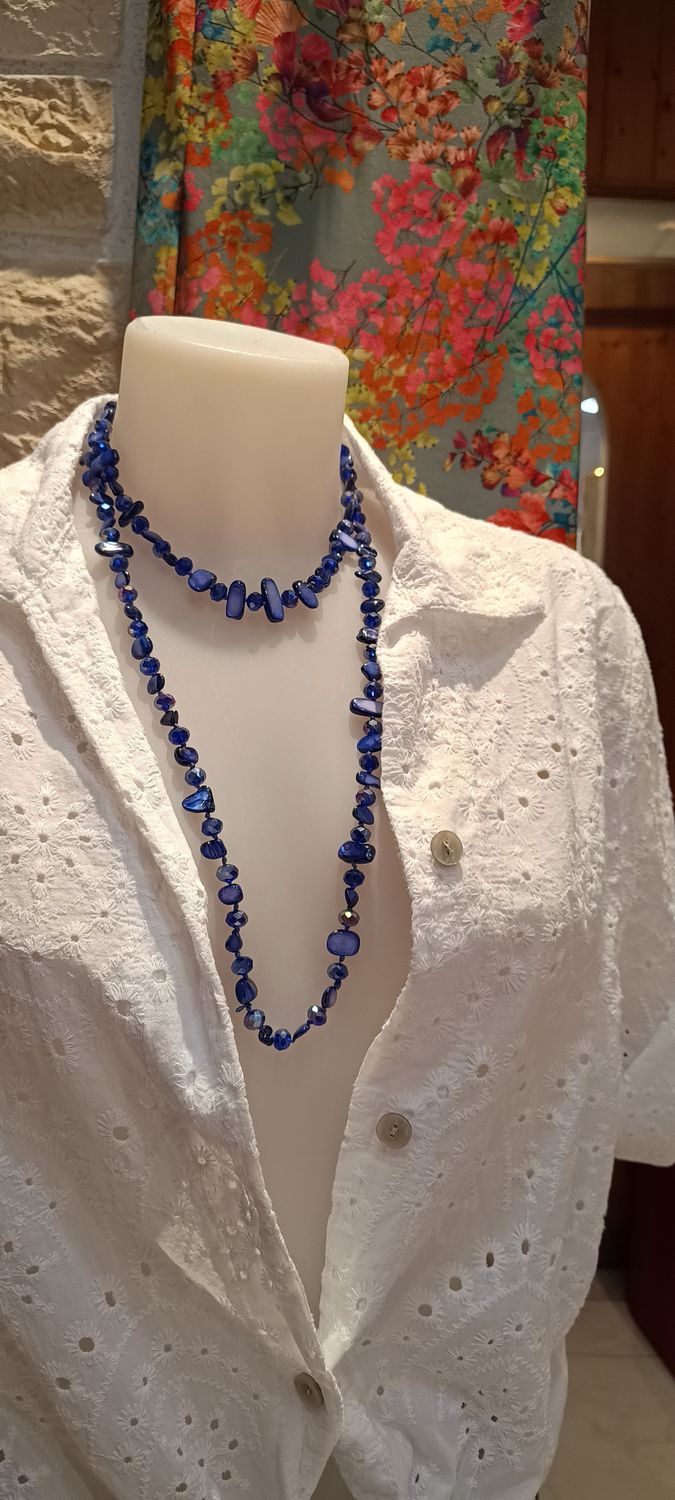 Collier pierres nacrées bleu royal