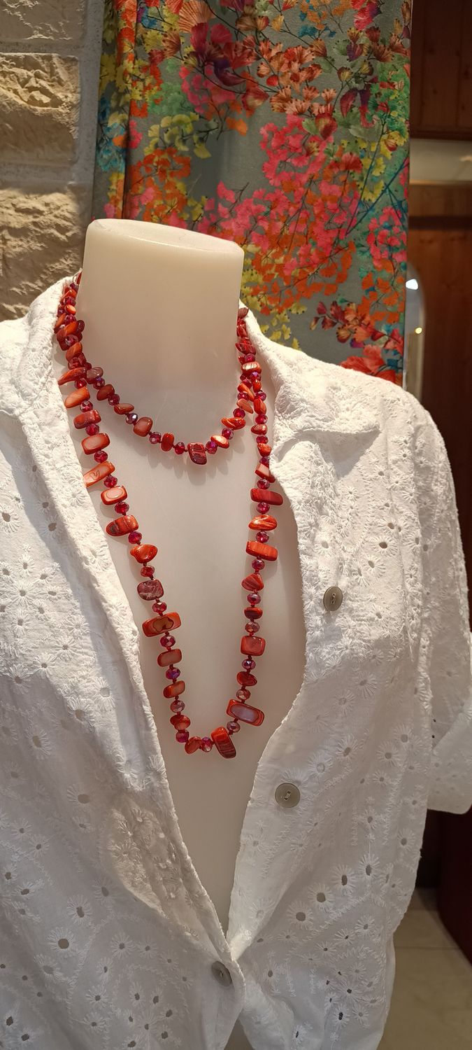 Collier pierres nacrées rouge 