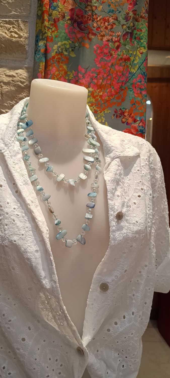 Collier pierres nacrées bleu ciel 