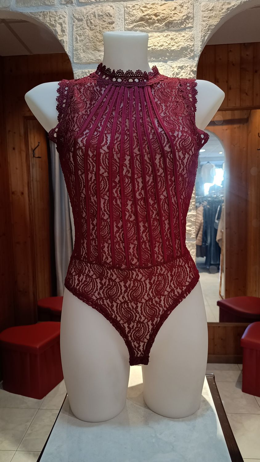 Body dentelle sans manches bordeaux 