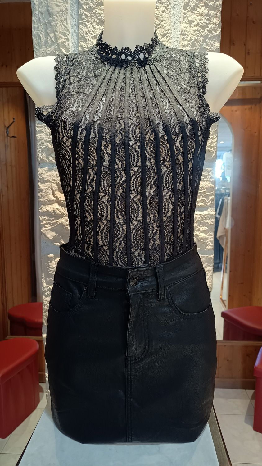 Body dentelle sans manches noir 