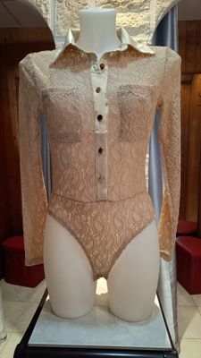 Body chemise dentelle chair 