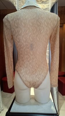 Body chemise dentelle chair 