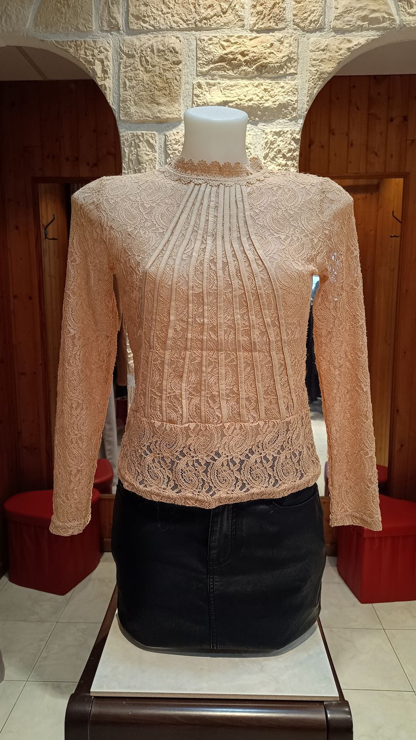 Blouse dentelle transparente chair