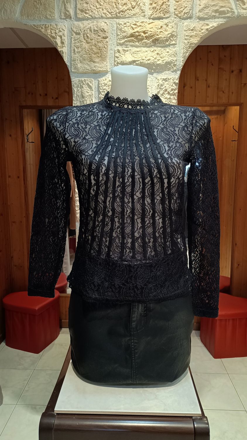Blouse dentelle transparente noir 