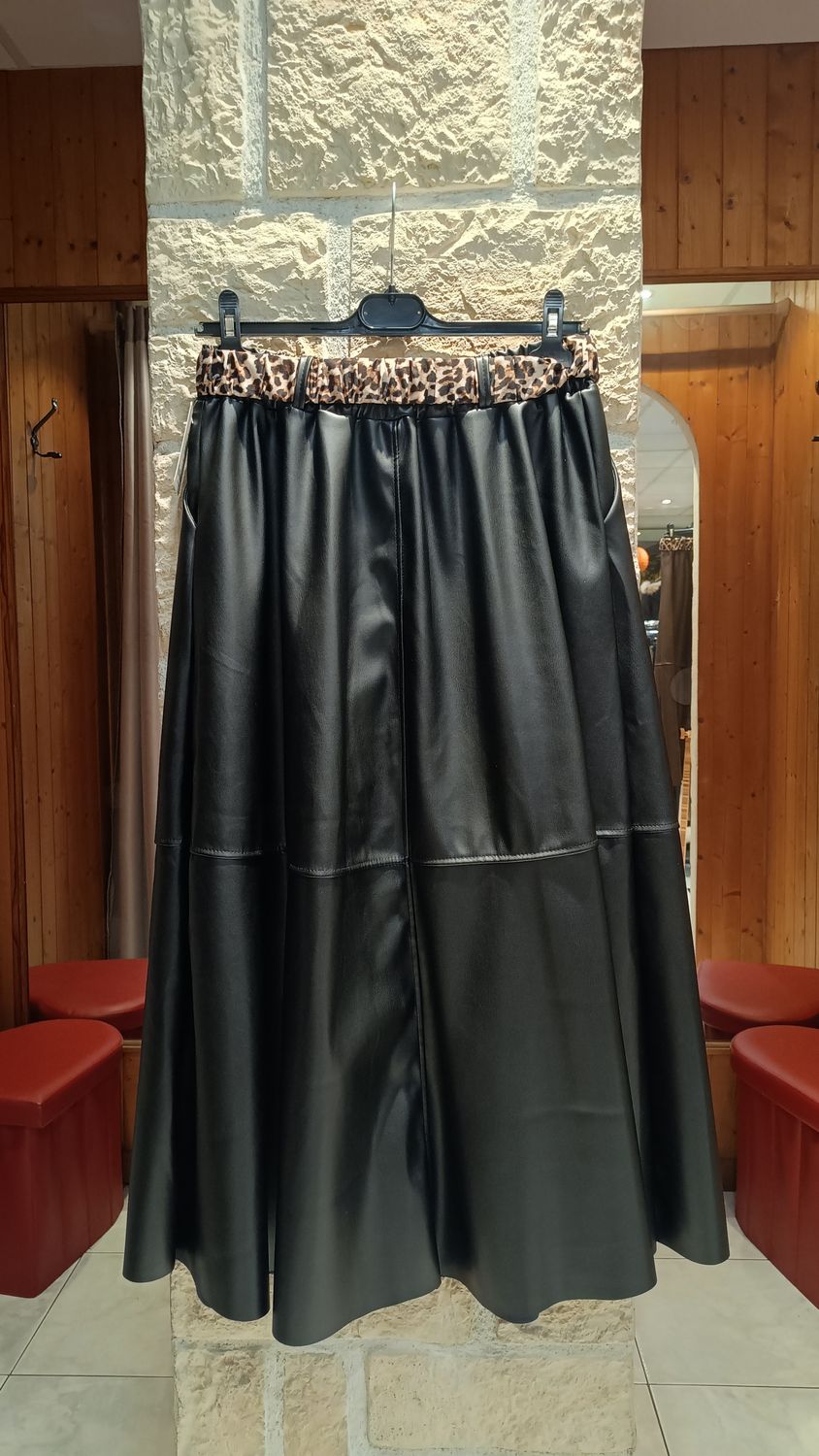 Jupe longue simili cuir noir  Jupe longue simili cuir noir