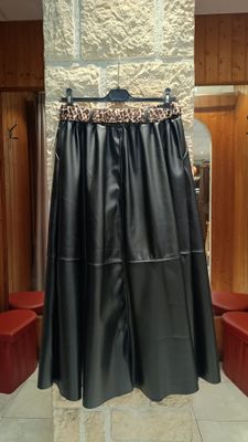 Jupe longue simili cuir noir 