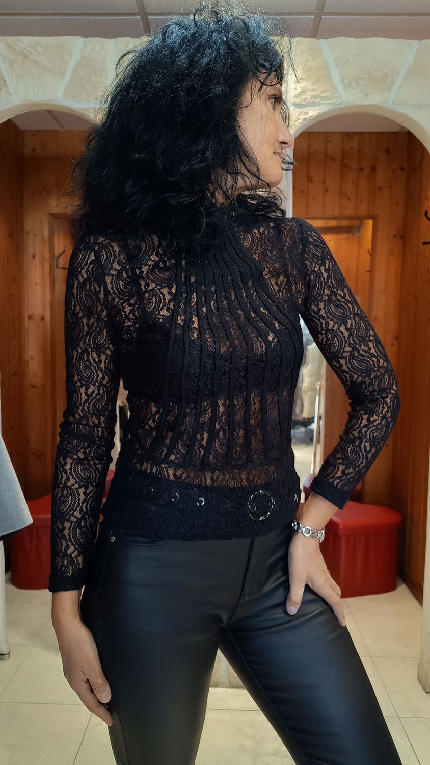 Blouse dentelle transparente noir Blouse dentelle transparente noir