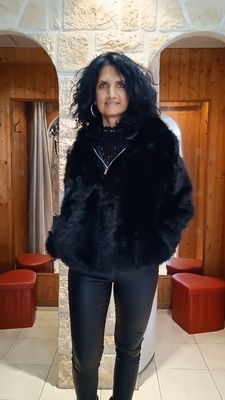 Veste fausse fourrure capuche noir 