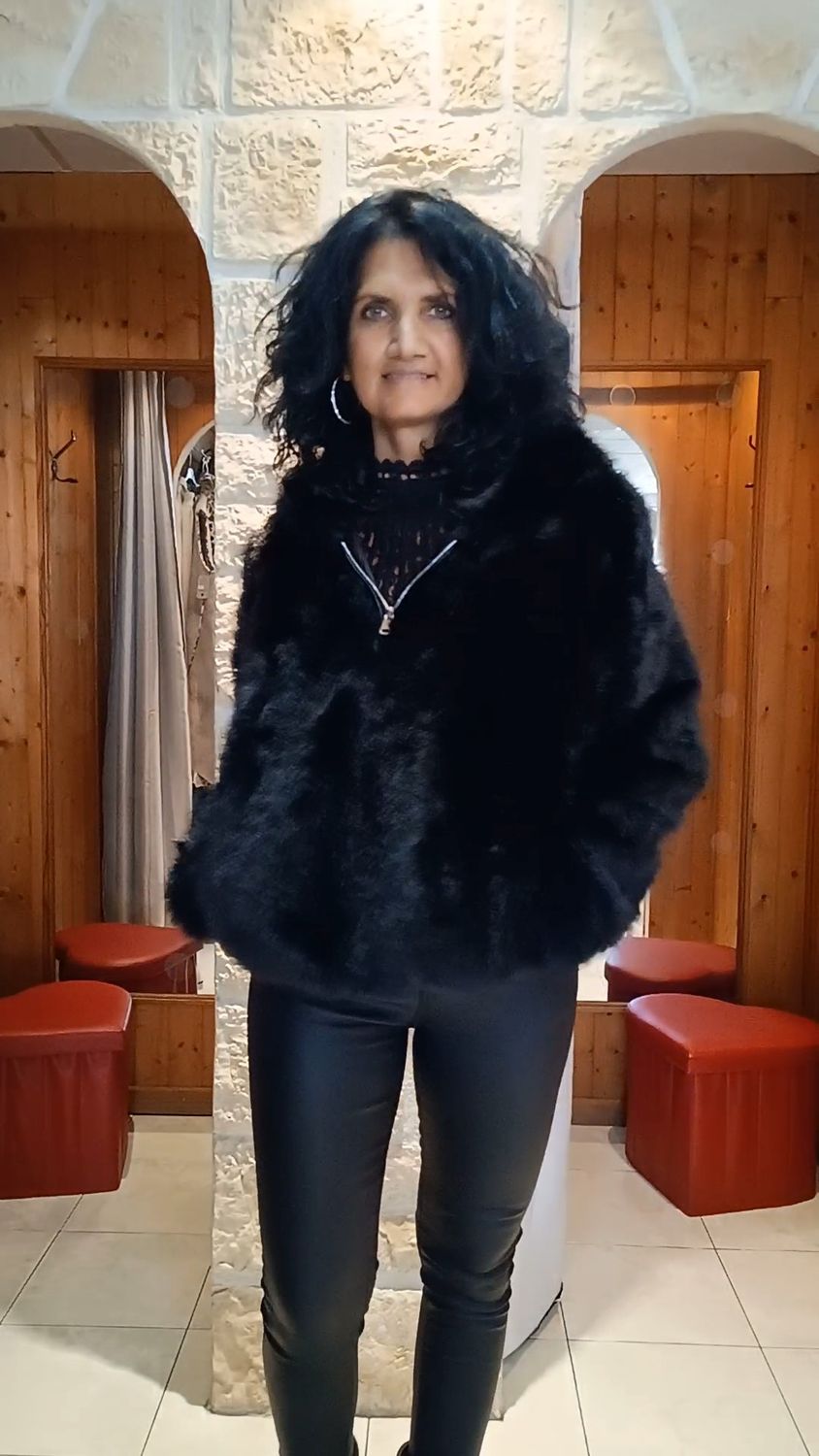 Veste fausse fourrure capuche noir 