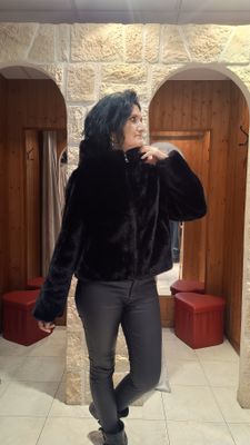 Manteau court capuche noir 