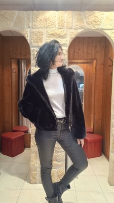 Manteau court capuche noir 