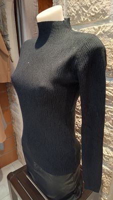 Pull motifs col cheminée pailleté noir Pull motifs col cheminée pailleté noir