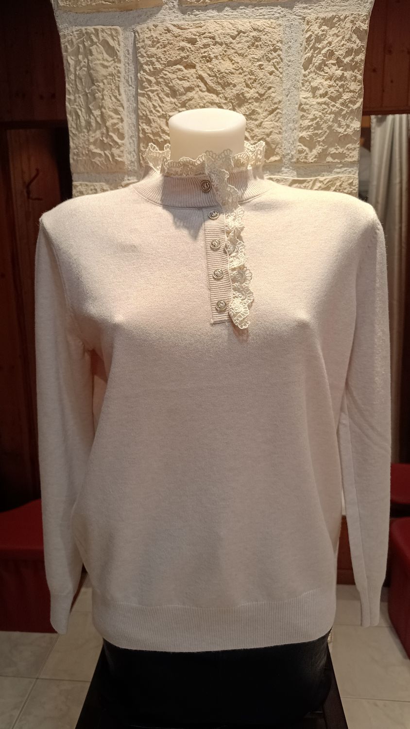 Pull col montant dentelle beige Pull col montant dentelle beige