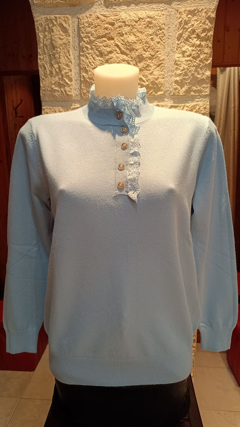 Pull col montant dentelle bleu ciel Pull col montant dentelle bleu ciel
