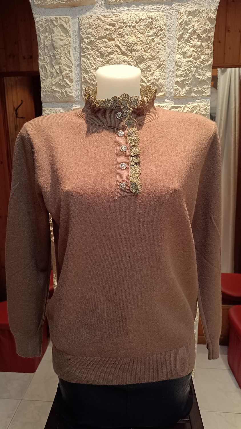 Pull col montant dentelle marron 