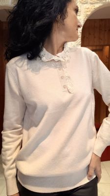 Pull col montant dentelle beige 