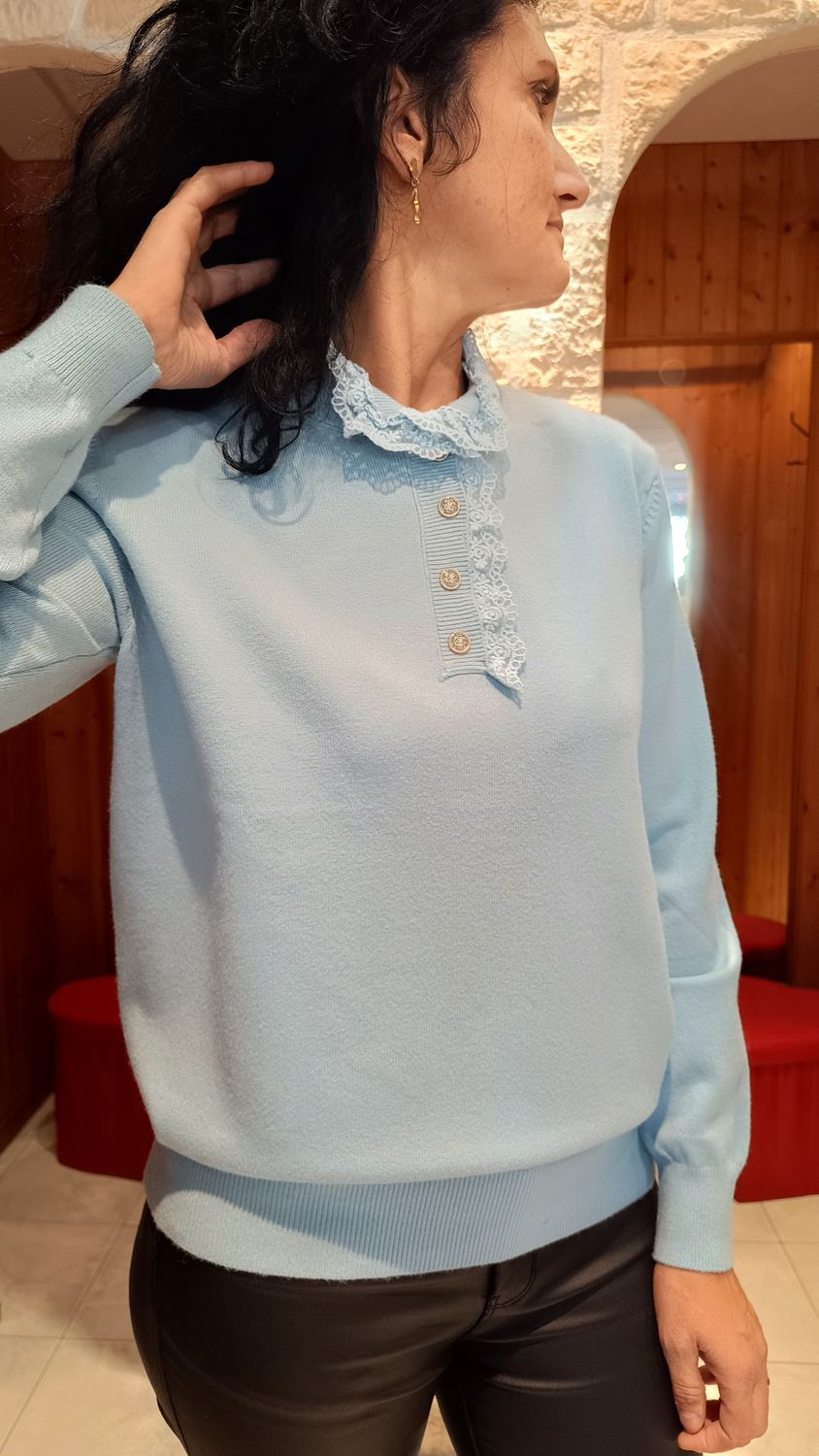 Pull col montant dentelle bleu ciel 