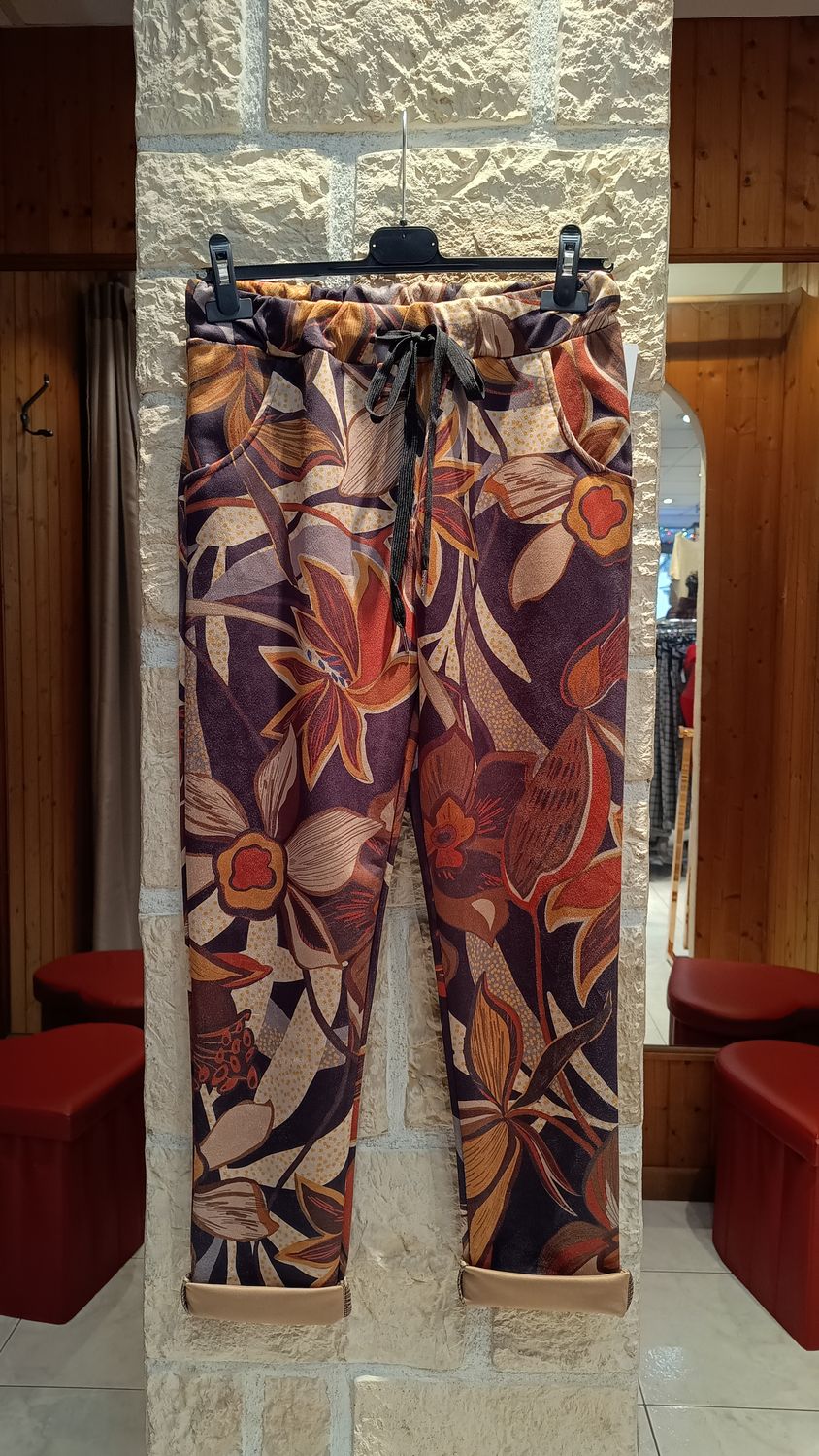 Pantalon suédine Feuilles noir Pantalon suédine Feuilles noir