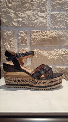 Sandales compensées bohème chic noir
