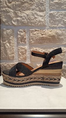 Sandales compensées bohème chic noir