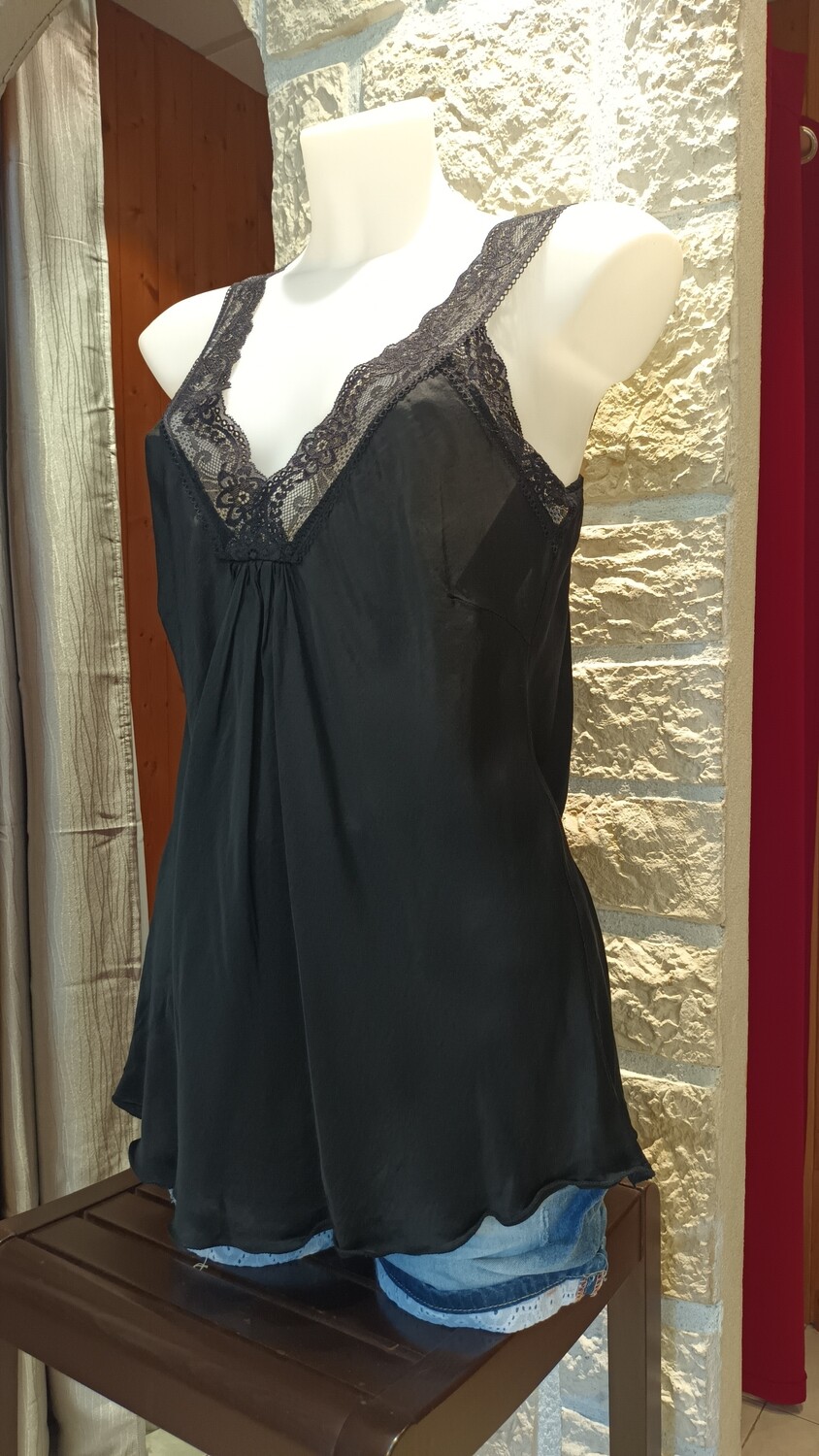 Débardeur satiné dentelle noir Débardeur satiné dentelle noir