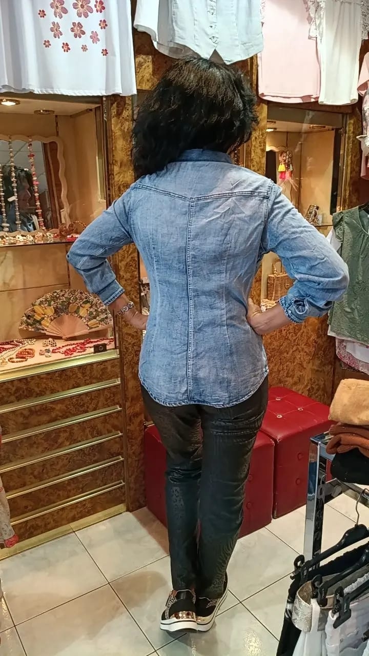 Chemise jean bleu clair en denim