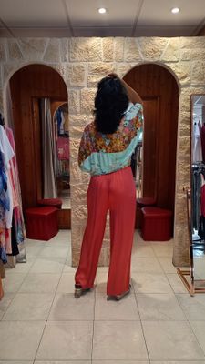 Pantalon satiné uni rouge