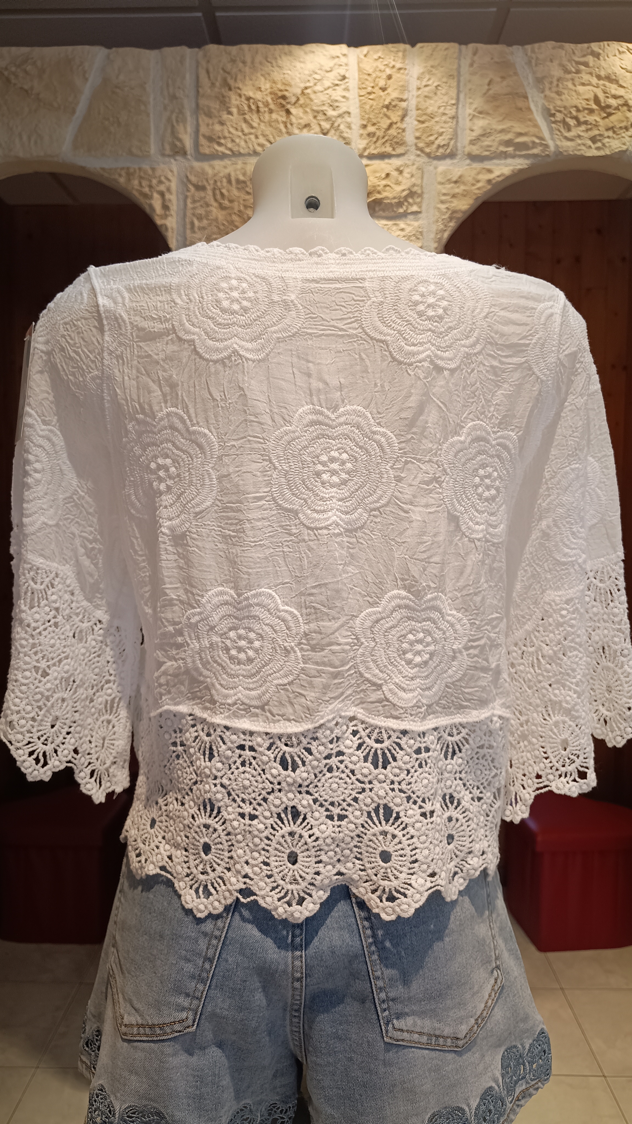 Top boutons brodé blanc