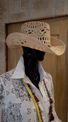 Chapeau cow-boy ajouré beige