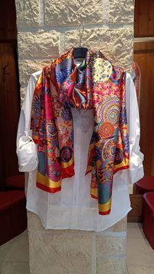 Foulard imprimé fantaisie jaune 