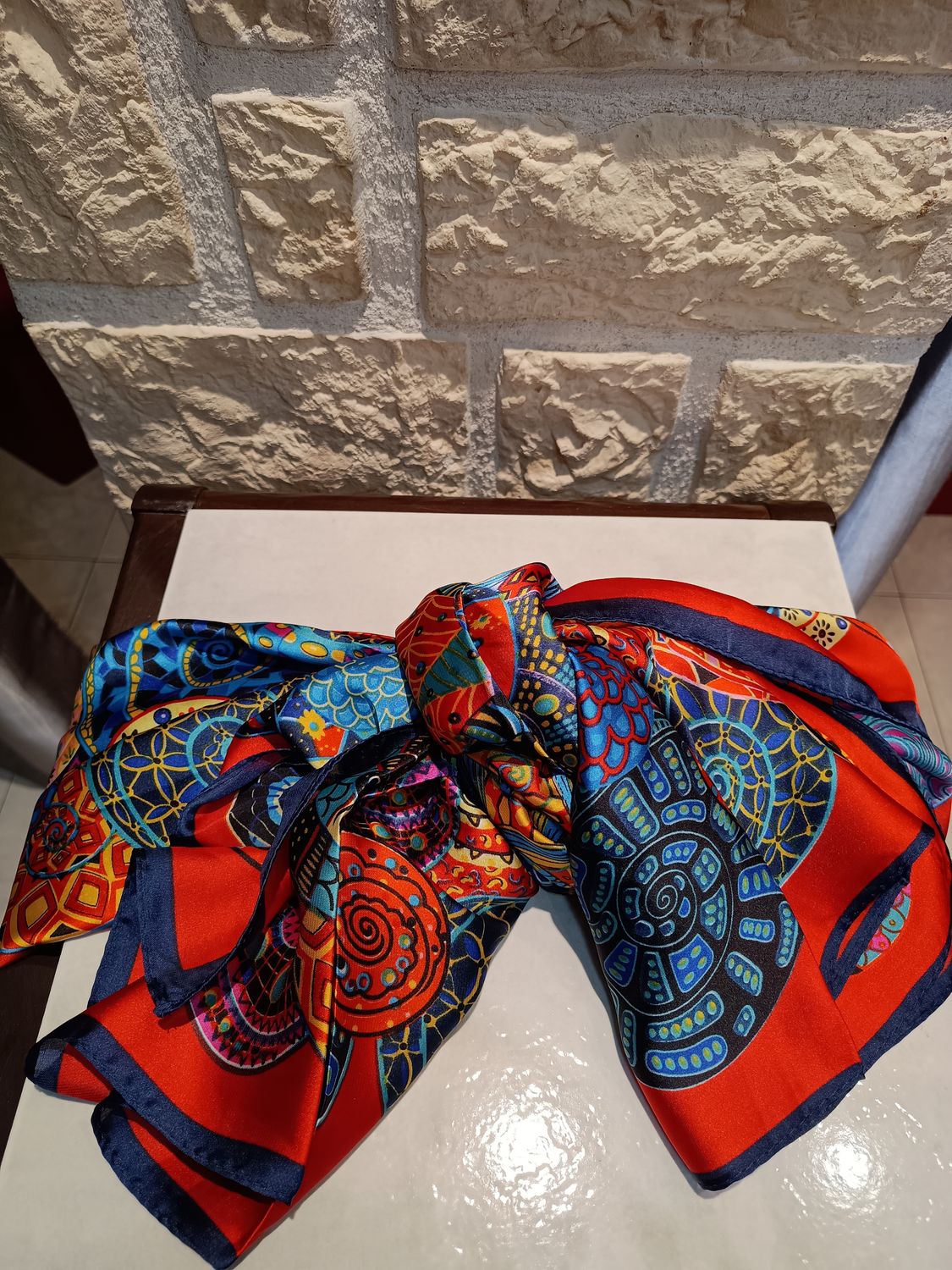 Foulard imprimé fantaisie rouge Foulard imprimé fantaisie rouge