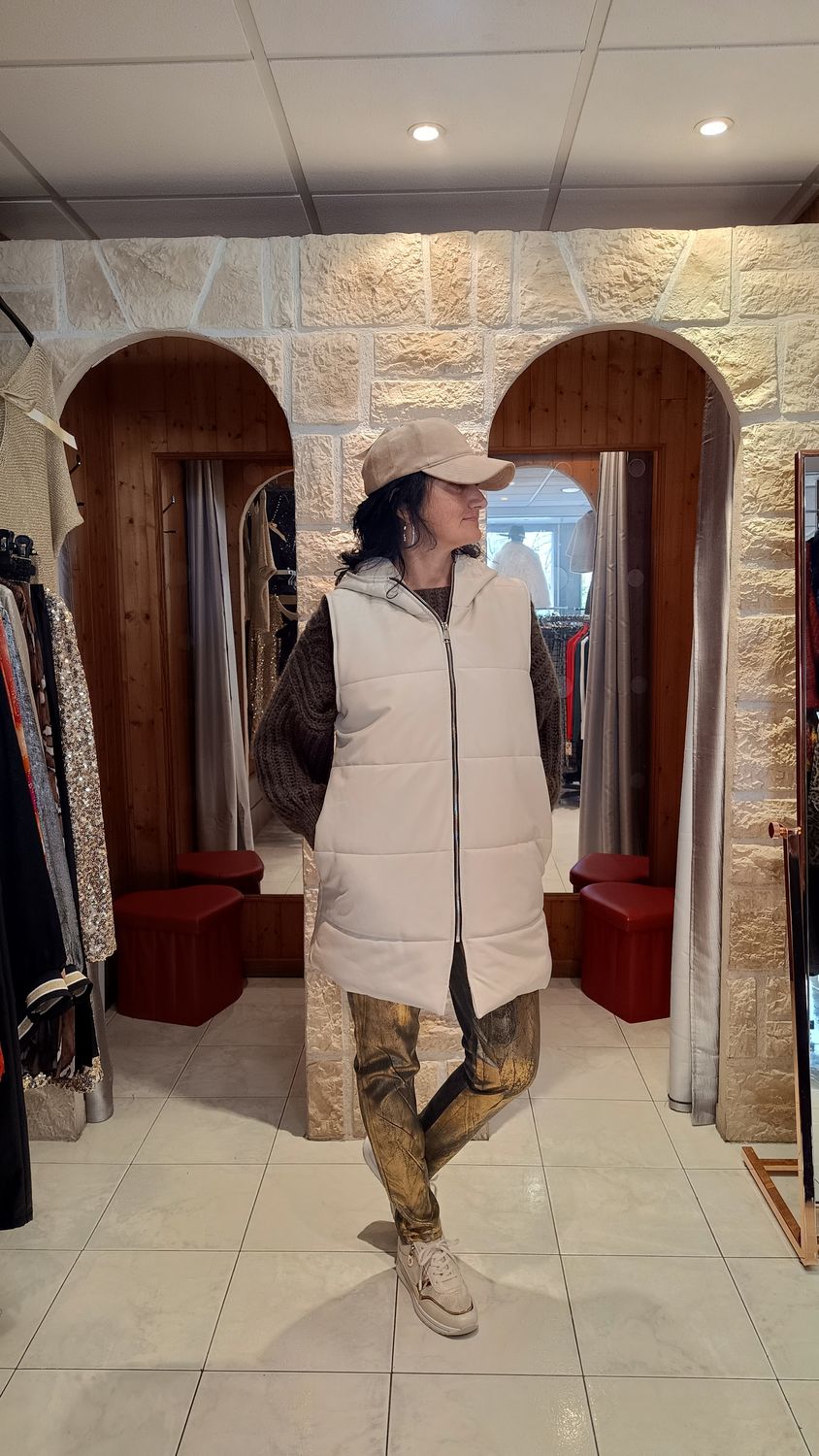 Veste simili cuir sans manches à capuche crème Veste simili cuir sans manches à capuche crème