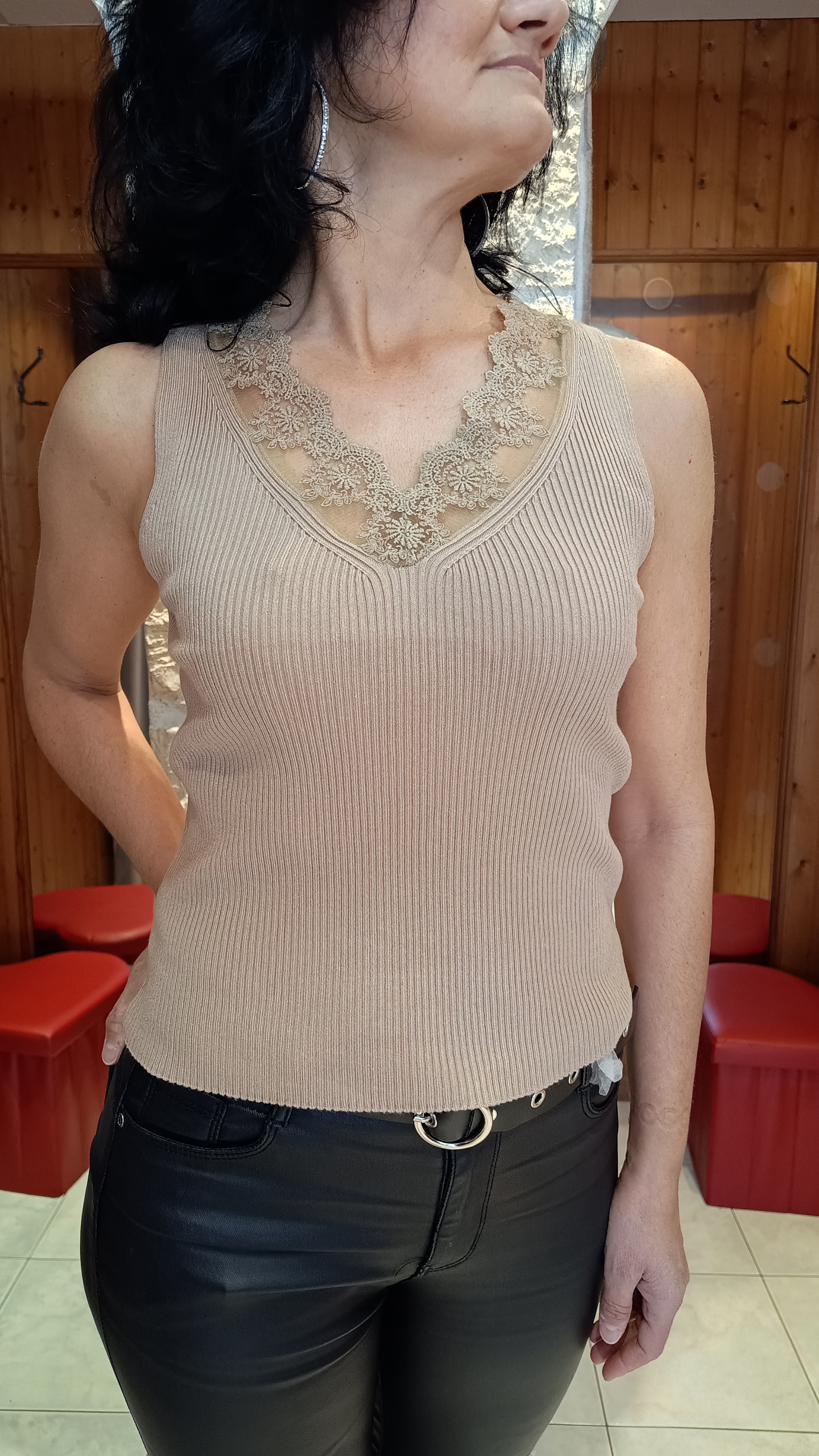 Tricot dentelle beige 
