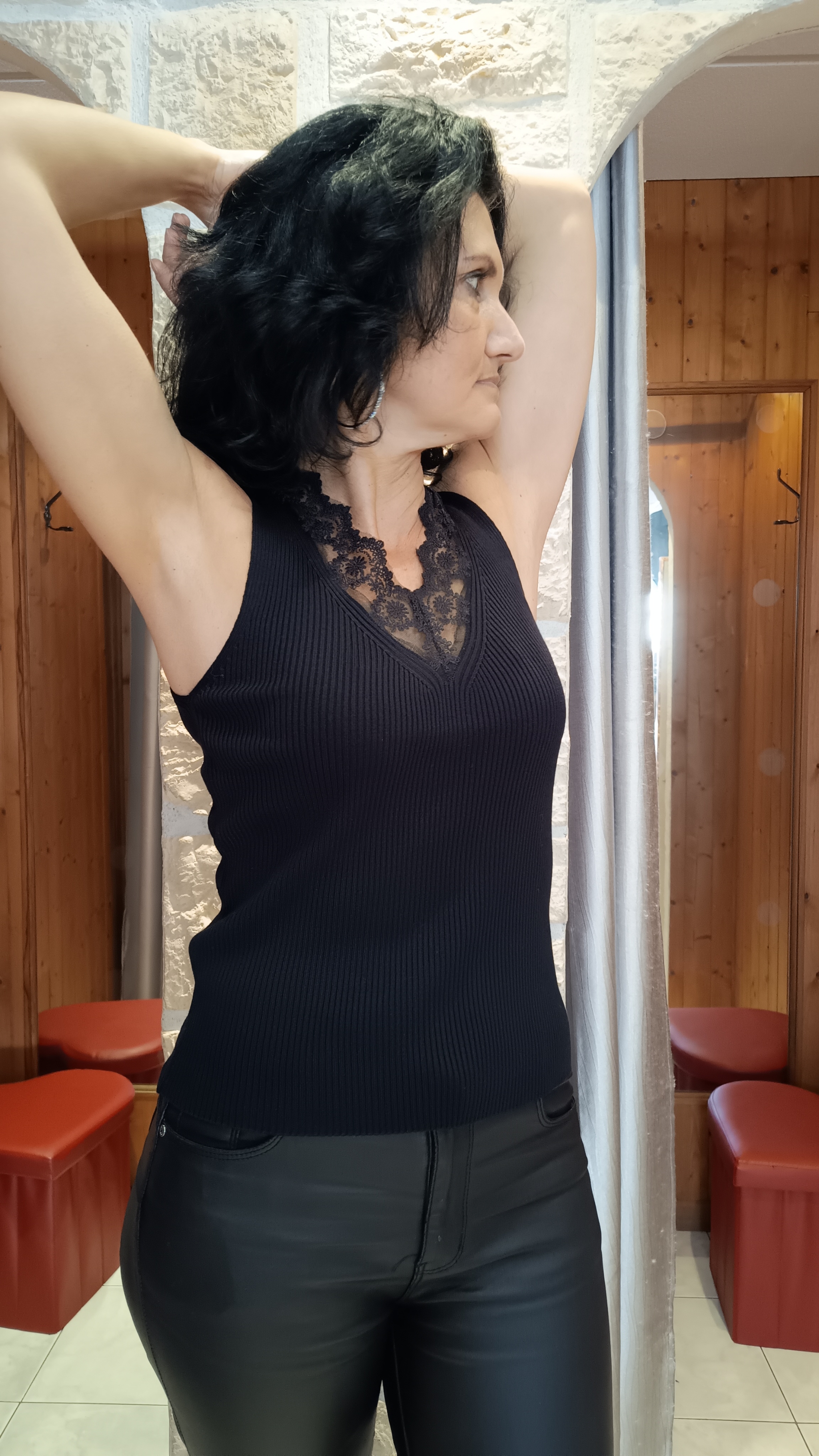 Tricot dentelle noir 