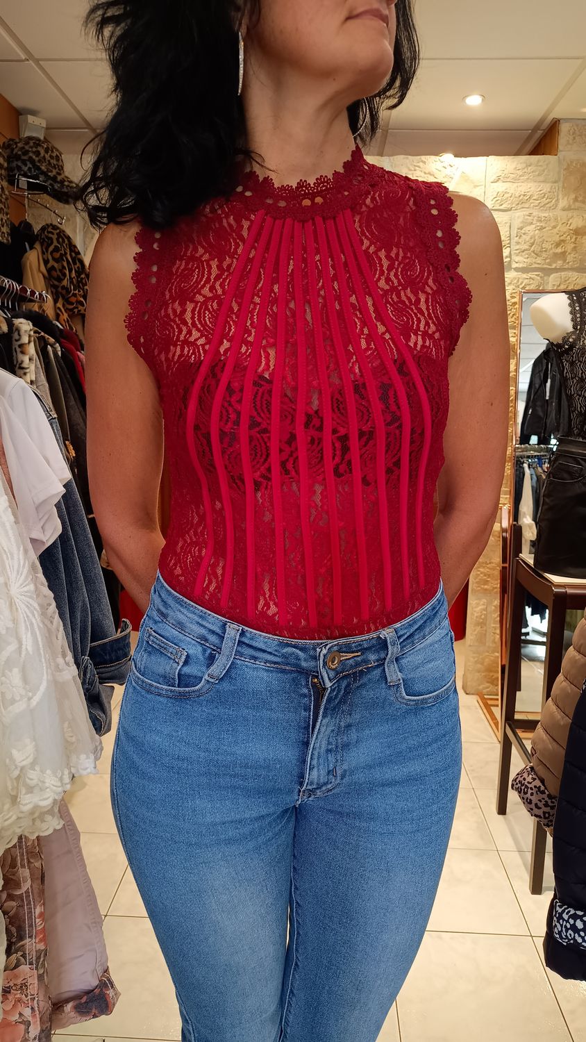 Body dentelle sans manches bordeaux 
