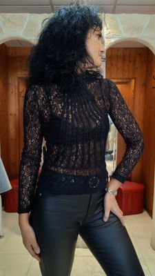 Blouse dentelle transparente noir 