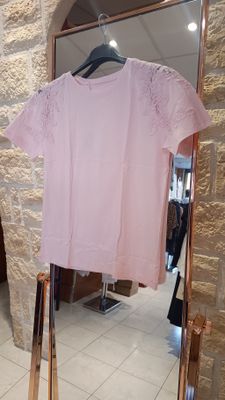 T-shirt épaule dentelle rose 
