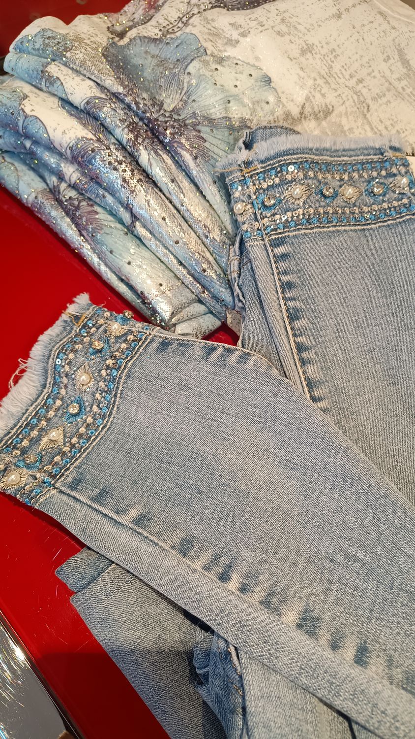 Jean slim bas perles strass 