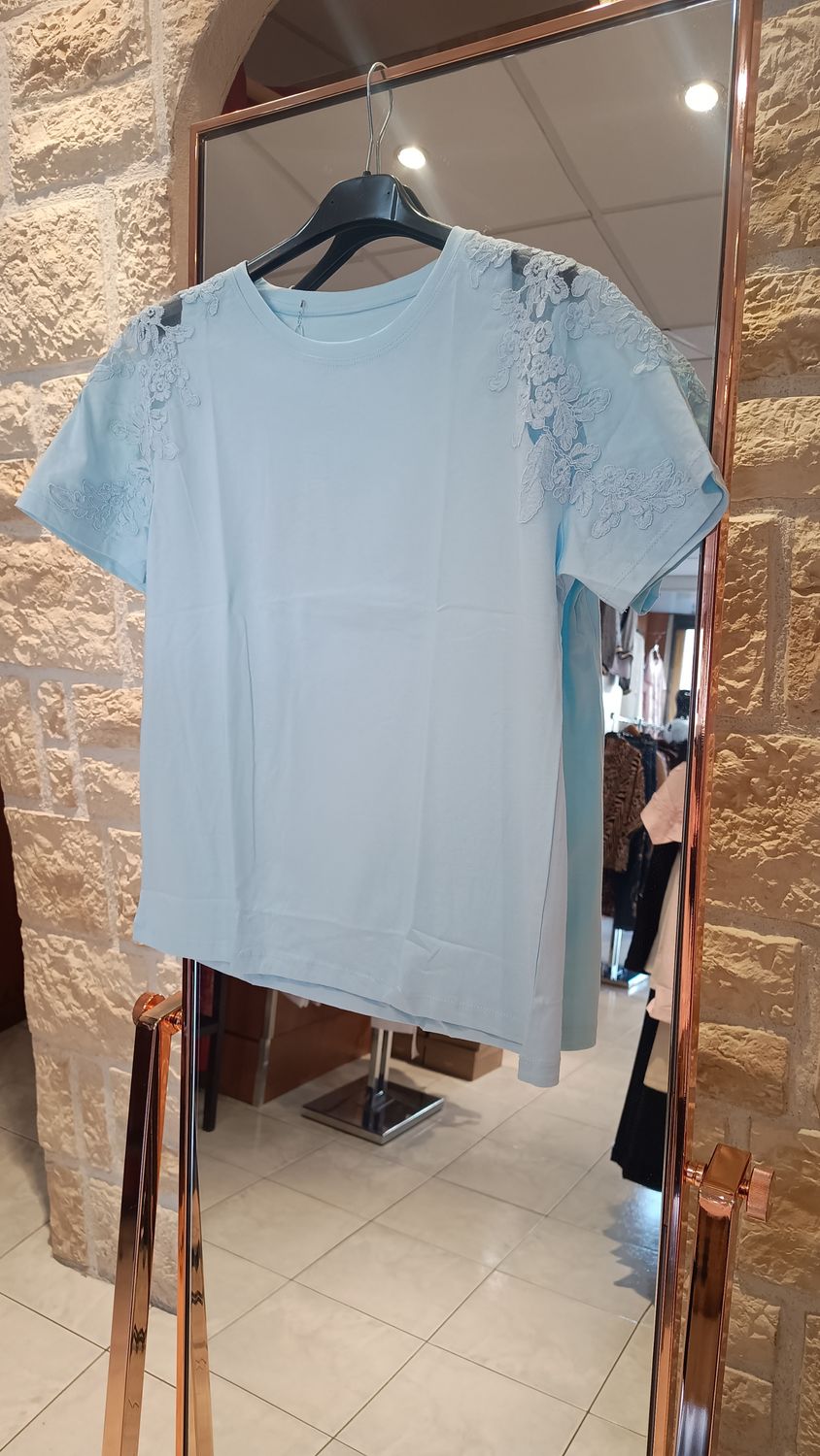 T-shirt épaule dentelle bleu ciel 