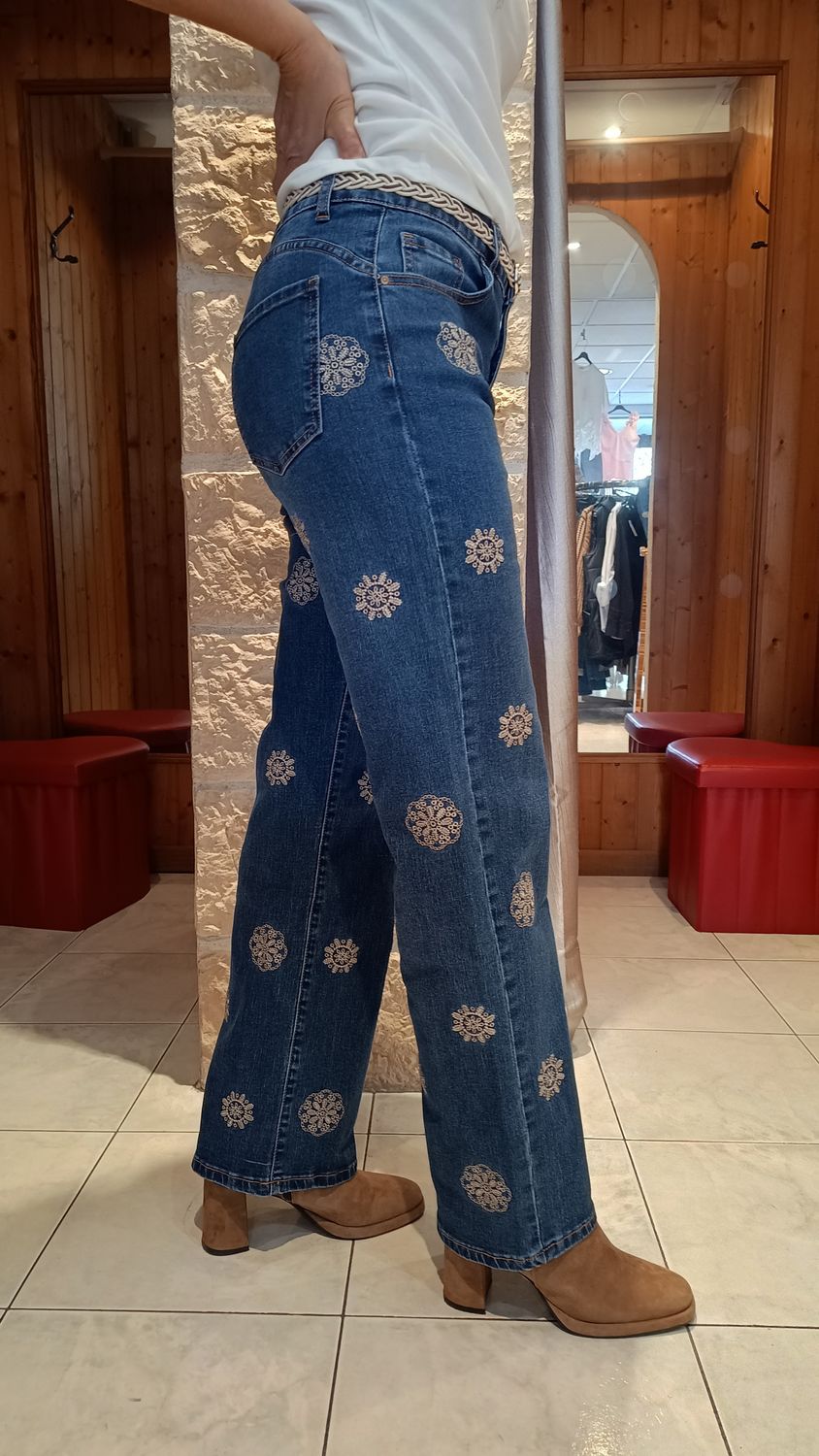 Jean fleurs brodées bleu foncé 