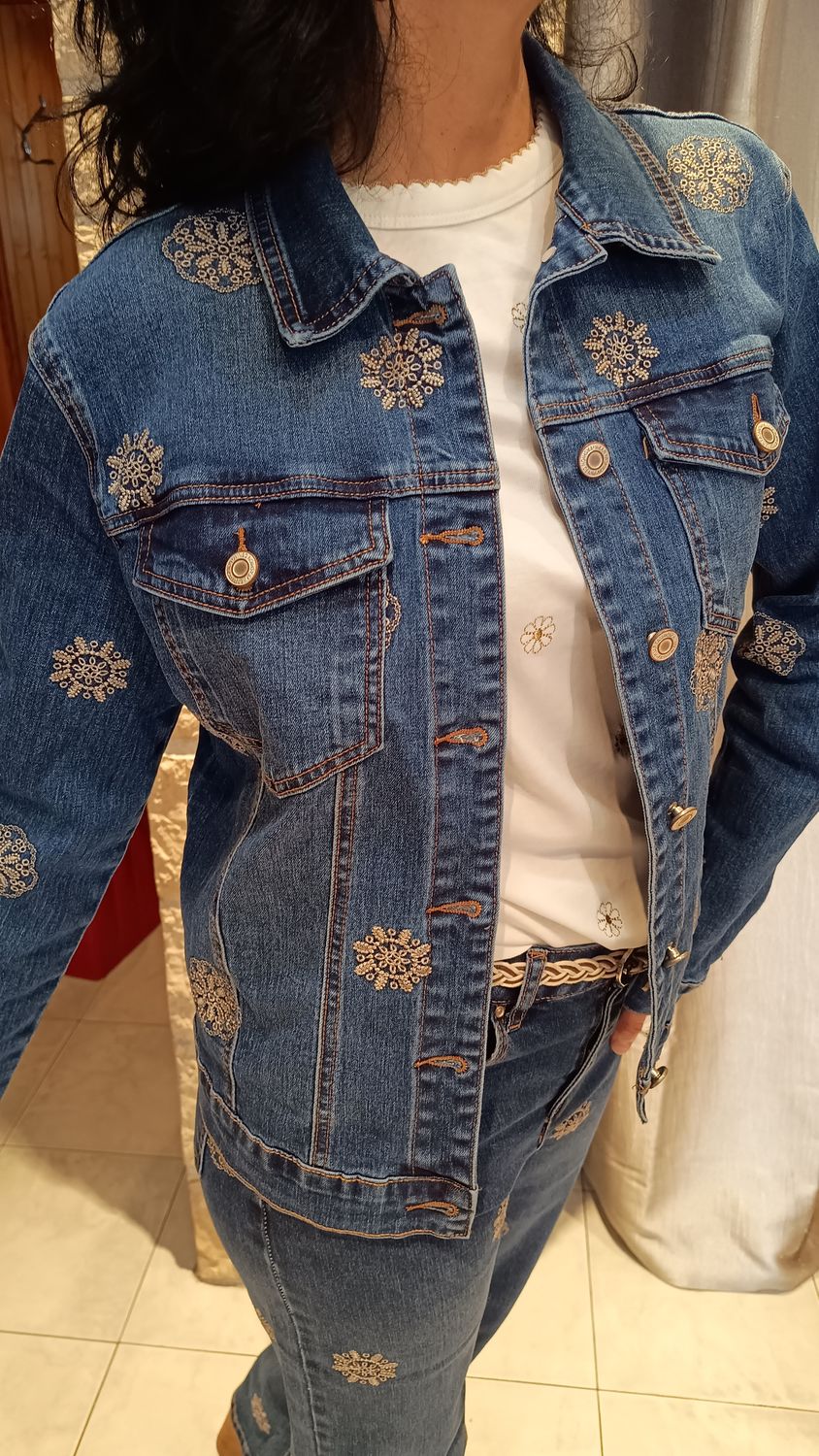 Veste jean fleurs brodées bleu foncé 
