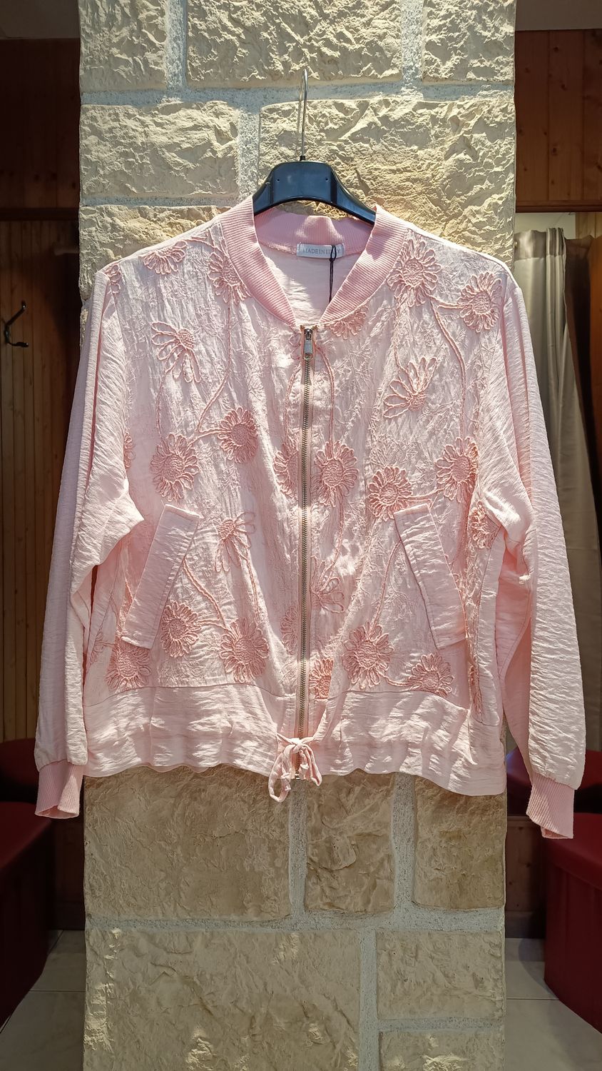 Veste bomber brodée rose