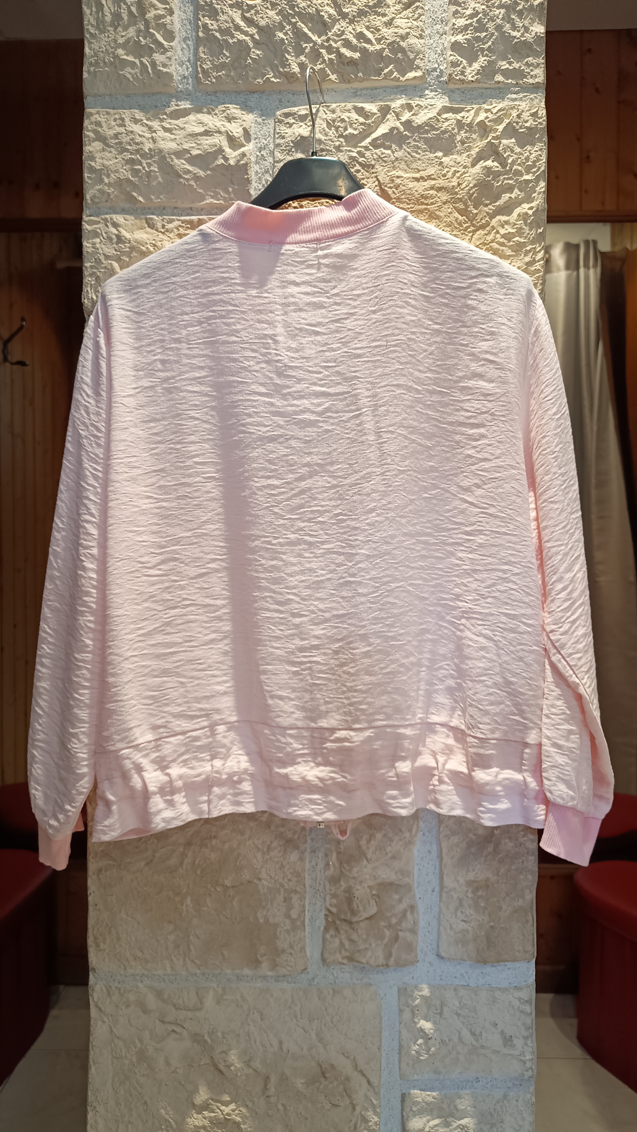 Veste bomber brodée rose