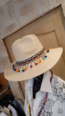 Chapeau pompon écru 