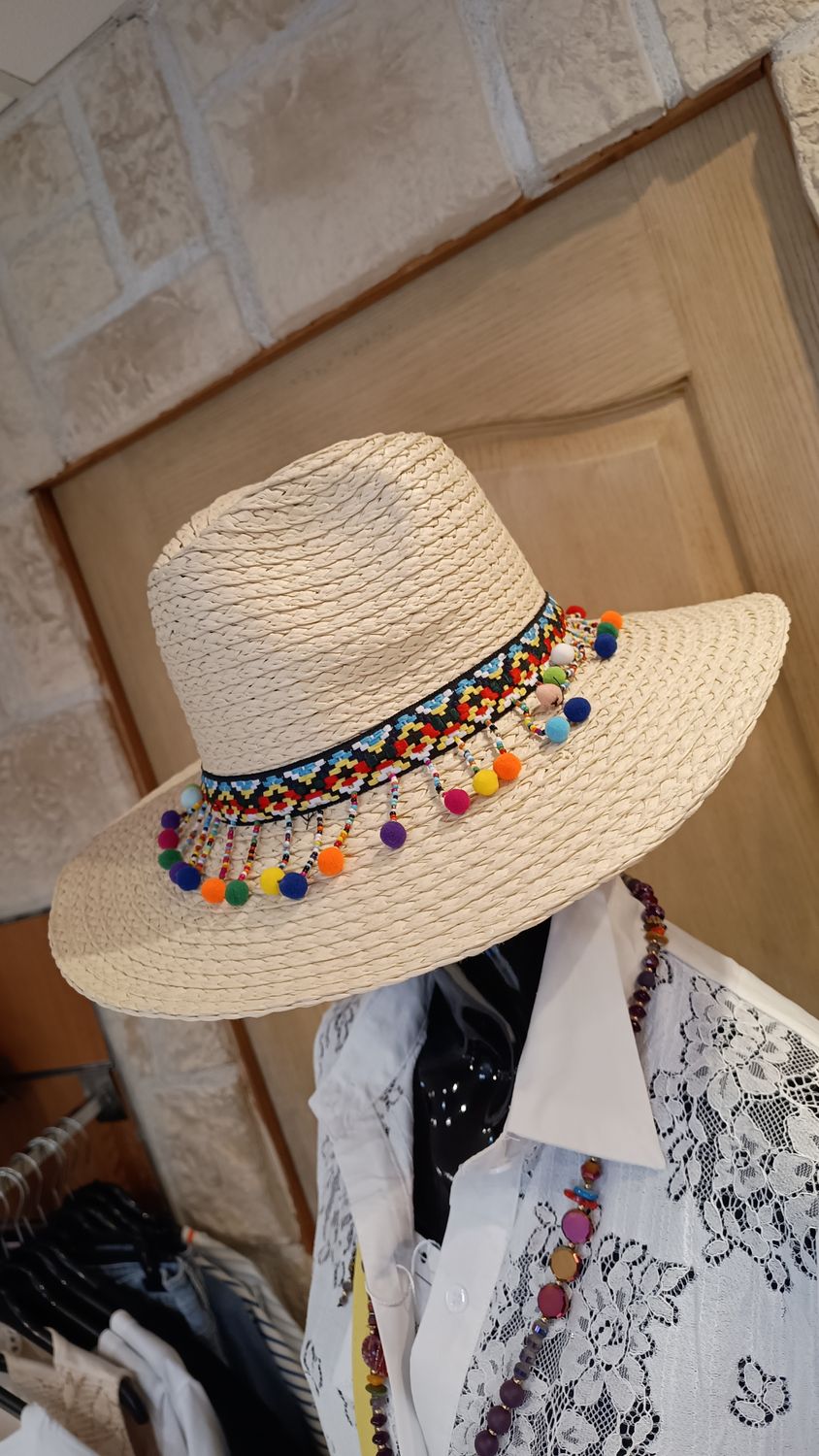 Chapeau pompon écru Chapeau pompon écru