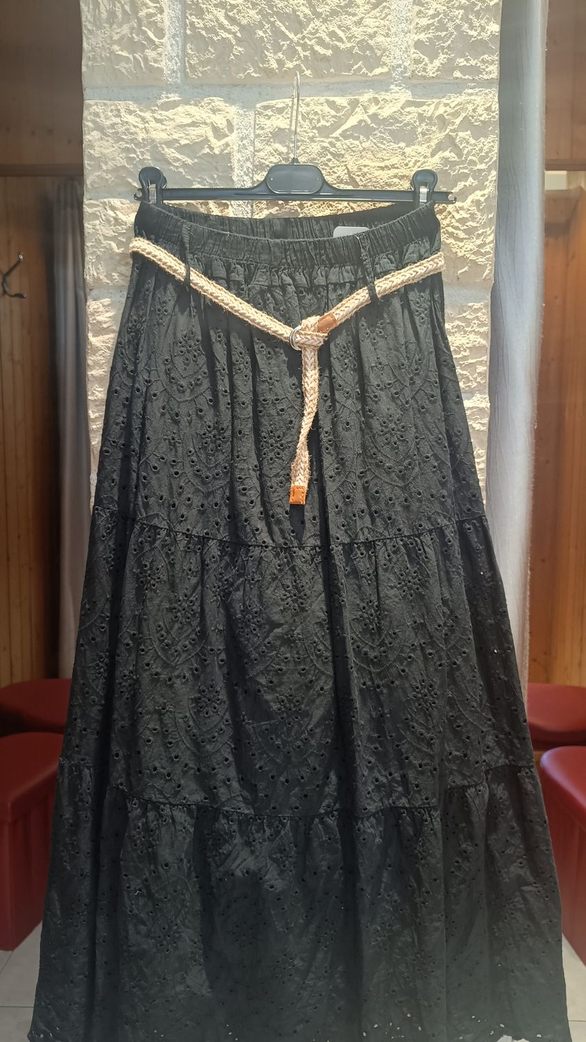 Jupe longue broderie anglaise noir Jupe longue broderie anglaise noir