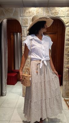Jupe longue broderie anglaise beige Jupe longue broderie anglaise beige