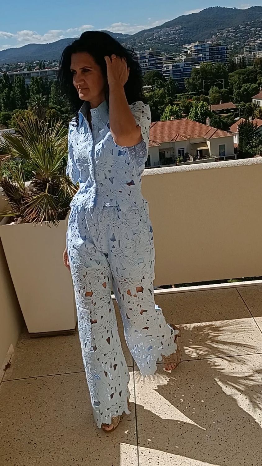 Pantalon dentelle guipure bleu ciel Pantalon dentelle guipure bleu ciel